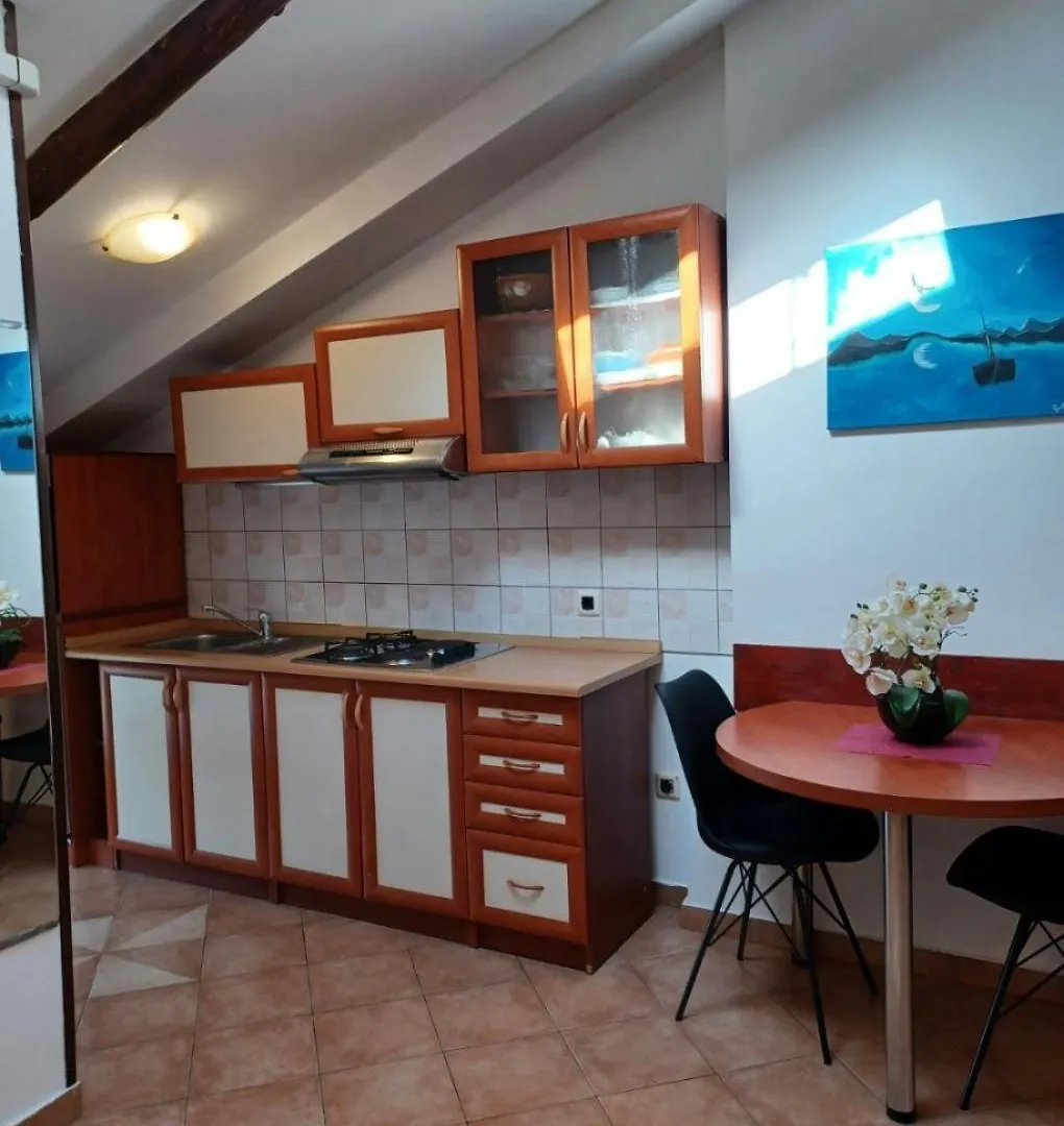 Apartment Jadranka - Free Parking Pula 0*,